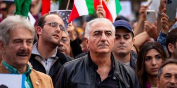 Iran: Reza Pahlavi, fils du shah, se veut être l&rsquo; « alternative » au régime des mollah