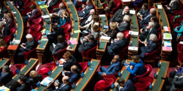 Réforme des retraites en France : le Sénat adopte le projet de loi par 195 voix pour et 112 contre