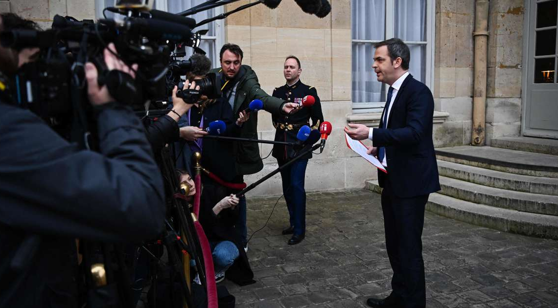 Réforme des retraites en France: « le gouvernement ne souhaite pas utiliser l’article 49.3 » déclare Olivier Véran