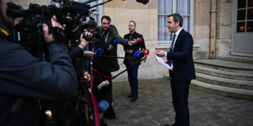 Réforme des retraites en France: « le gouvernement ne souhaite pas utiliser l&rsquo;article 49.3 » déclare Olivier Véran