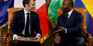 Emmanuel Macron débute sa tournée en Afrique centrale, deux jours après avoir exposé sa nouvelle stratégie pour le continent