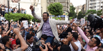 Egypte: un opposant au pouvoir, élu à la tête du syndicat des journalistes