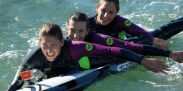Pacifique: six femmes parcourent 8000 kilomètres à la rame pour lutter contre le cancer