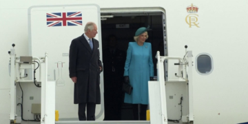 Charles III fait ses premiers pas de roi à Berlin
