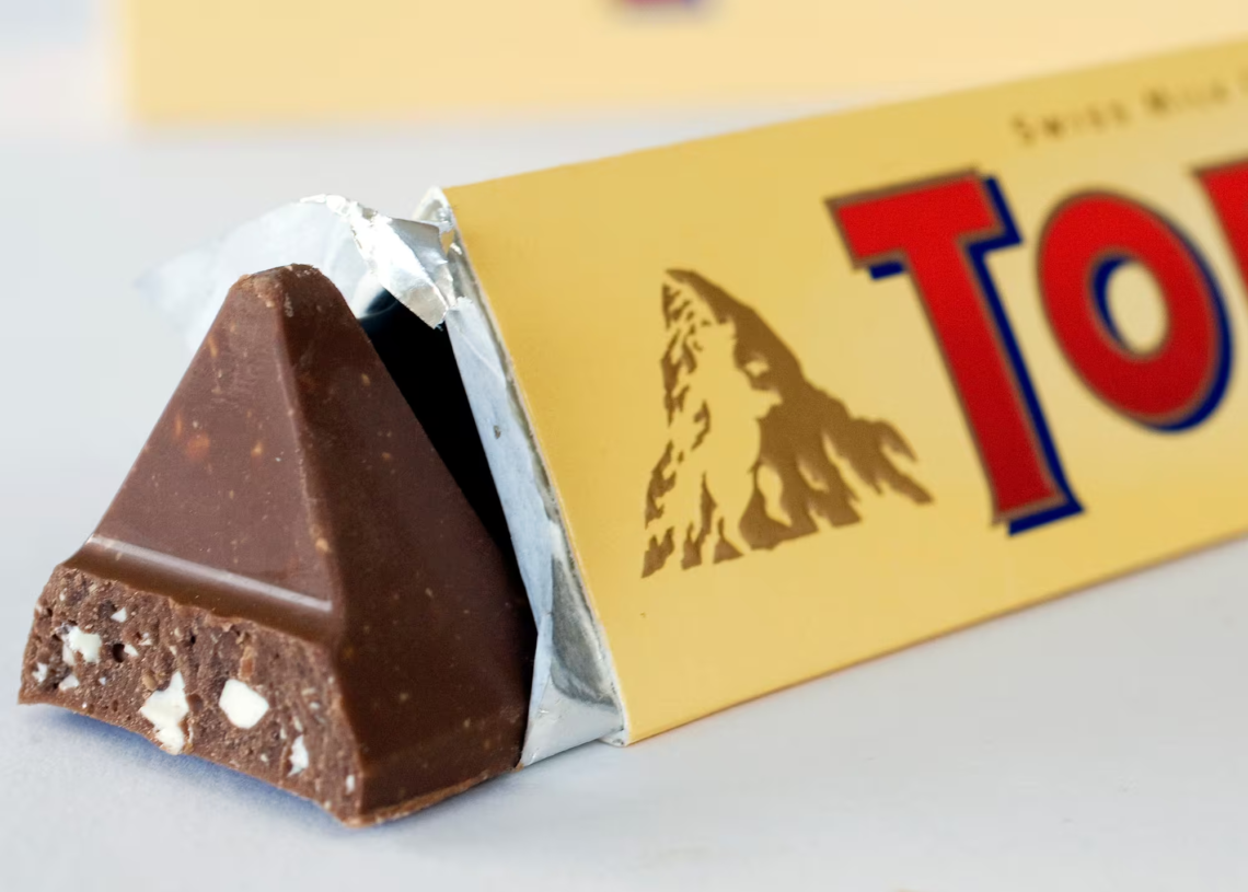 Fini l’emblématique montagne sur le chocolat Toblerone, le Mont Cervin va disparaître de l’emballage
