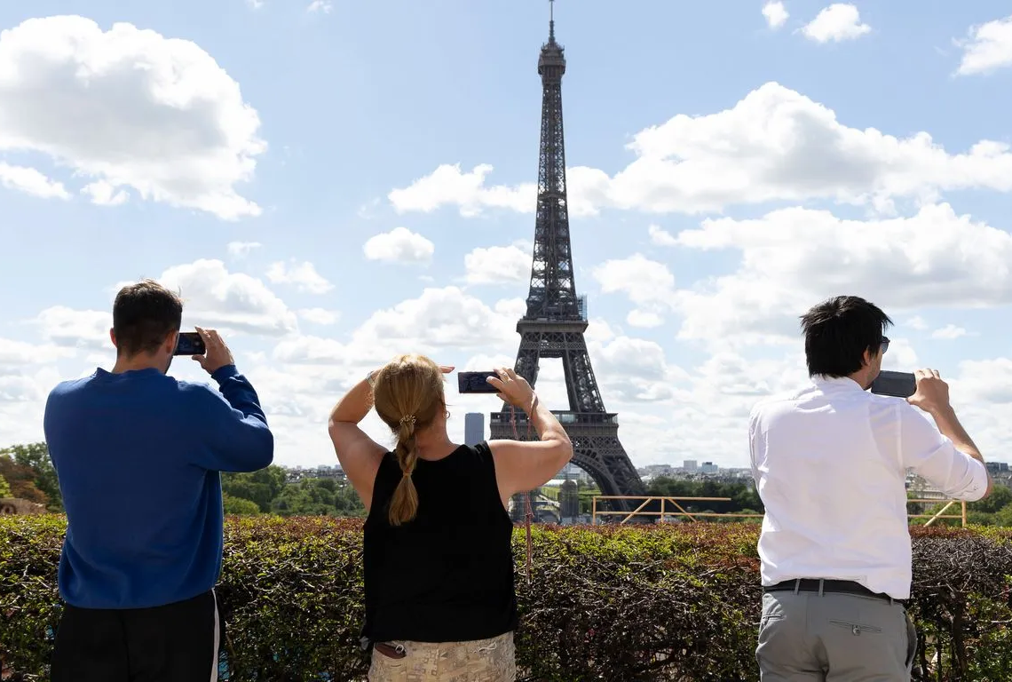 La France engrange près de 58 milliards d’euros grâce au tourisme, un record