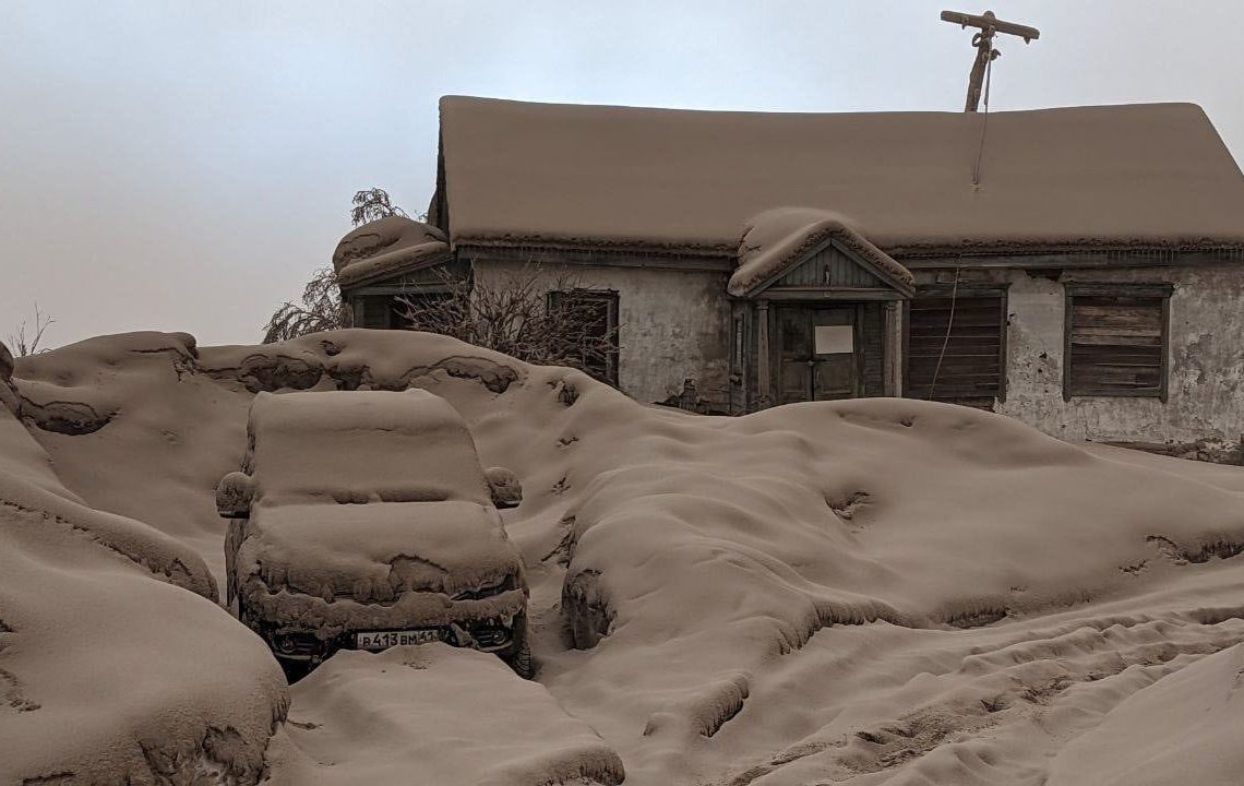 Russie: puissante éruption du volcan Shiveluch sur la péninsule du Kamtchatka
