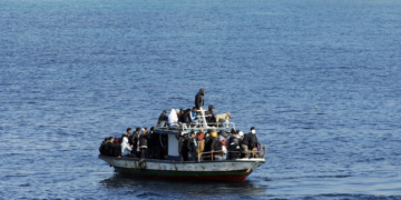 Un navire avec 400 migrants à bord à la dérive entre la Libye et Malte