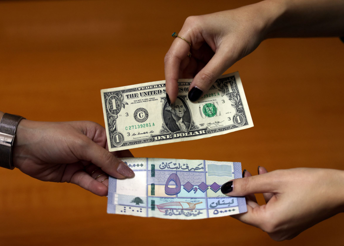 Liban: les fonctionnaires toucheront leurs salaires sur base d’un dollar à 60 000 livres libanaises