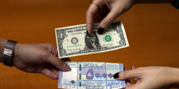Liban: les fonctionnaires toucheront leurs salaires sur base d’un dollar à 60 000 livres libanaises