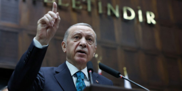 Poutine pourrait se rendre en Turquie en avril, annonce Erdogan