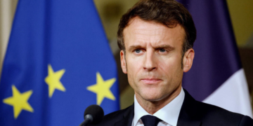 Retraites en France: Emmanuel Macron parlera lundi soir