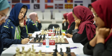 Pour participer à un tournoi d&rsquo;échecs réservé aux femmes, il se cache sous un niqab