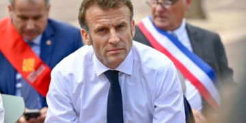 Réforme des retraites en France : « Peut-être que j&rsquo;aurai dû plus me mouiller », confesse Emmanuel Macron