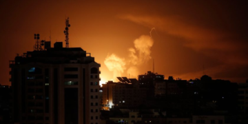 Israël frappe le Liban et Gaza en riposte à des tirs de roquettes