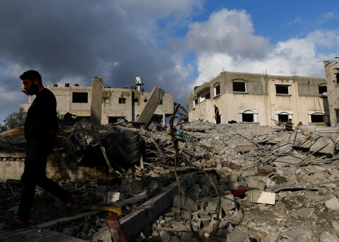 Frappes israéliennes et tirs de roquettes à Gaza, deux Palestiniens tués en Cisjordanie