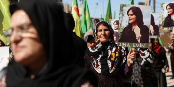 Iran : la tombe de Mahsa Amini vandalisée, selon l’avocat de sa famille et des militants