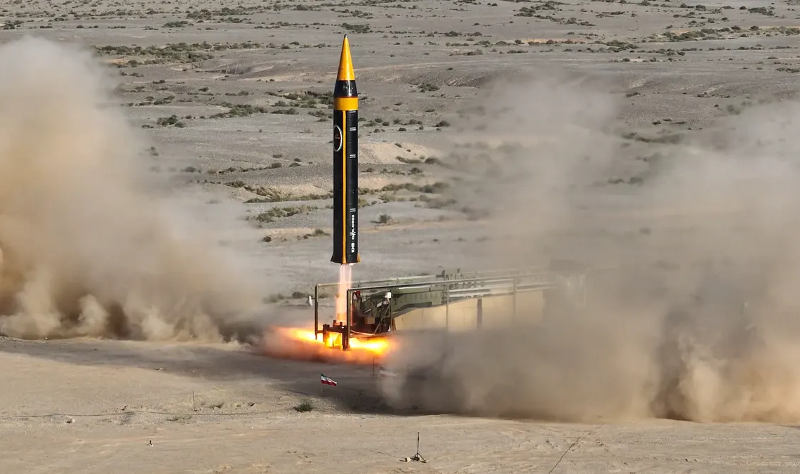 L’Iran dévoile « Kheibar », un missile balistique d’une portée de 2000 kilomètres