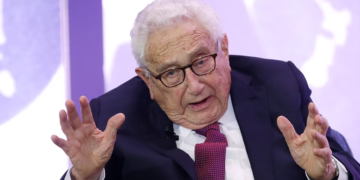 À 100 ans, Henry Kissinger, l&rsquo;ancien secrétaire d&rsquo;Etat de Nixon et Ford, estime que  » nous sommes dans une situation proche de l’avant-première guerre mondiale »