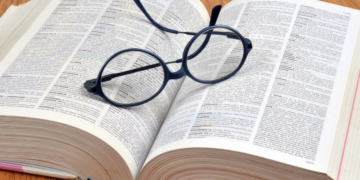 De « ghoster » à « être en PLS », voici la liste des nouveaux mots du Petit Robert 2024