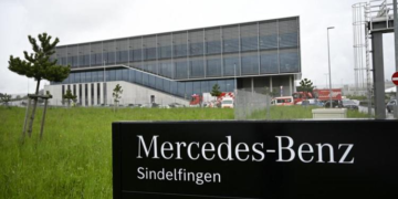 Allemagne: deux hommes tués par balle dans une usine Mercedes, un suspect arrêté