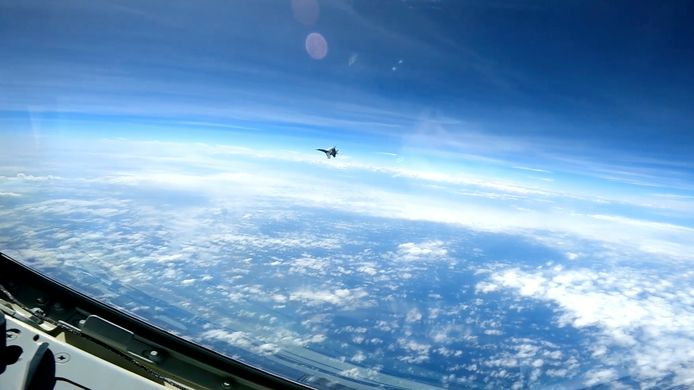 Un avion de chasse chinois s’approche dangereusement d’un “avion espion” américain