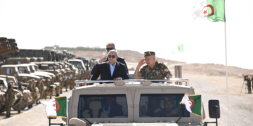 Algérie: Tebboune supervise à Djelfa l&rsquo;exécution d&rsquo;un exercice militaire tactique  avec munitions réelles