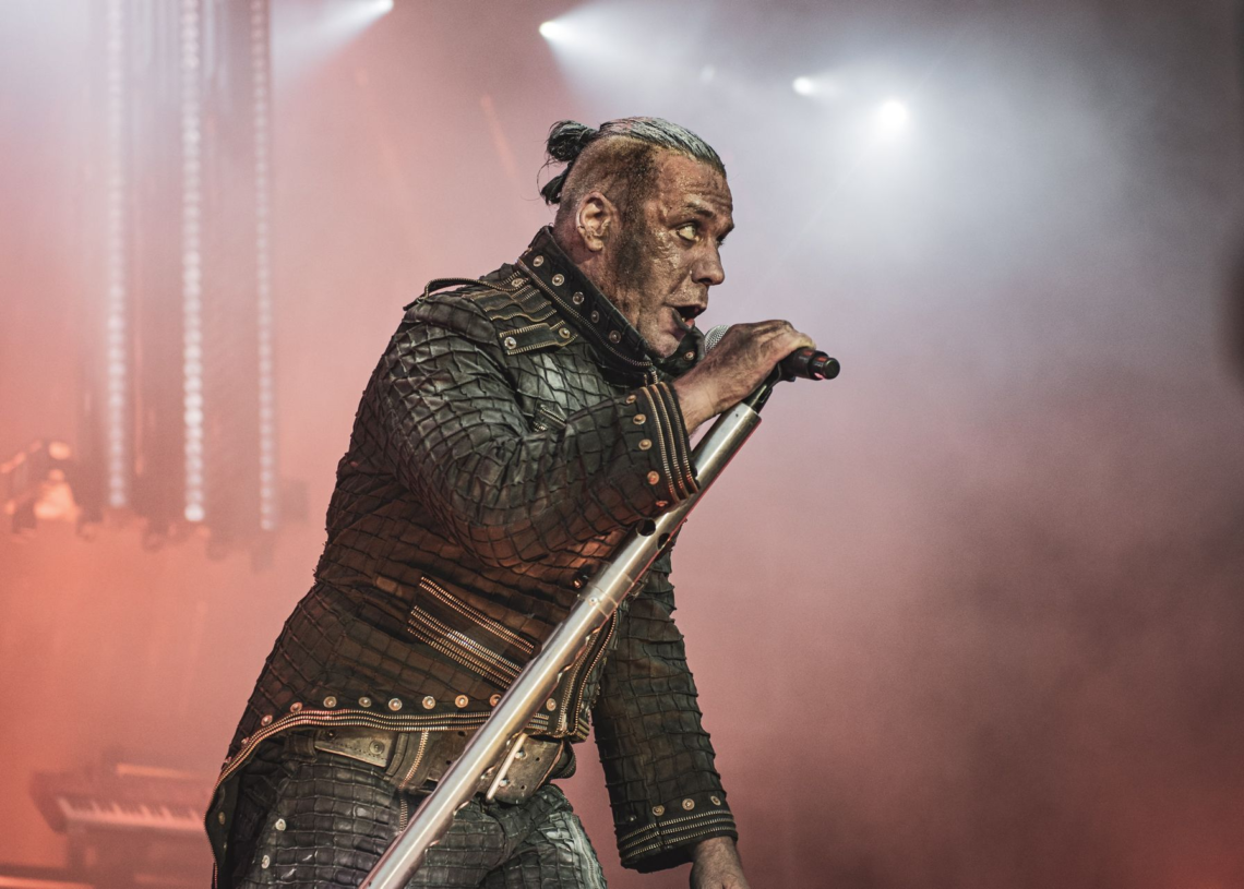 Le chanteur de Rammstein accusé d’agressions sexuelles : le gouvernement allemand réagit