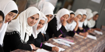 Afghanistan: une soixantaine de jeunes filles empoisonnées pour qu’elles n’aillent pas à l’école