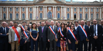 Emeutes en France: rassemblements devant les mairies pour un « retour de l&rsquo;ordre républicain »