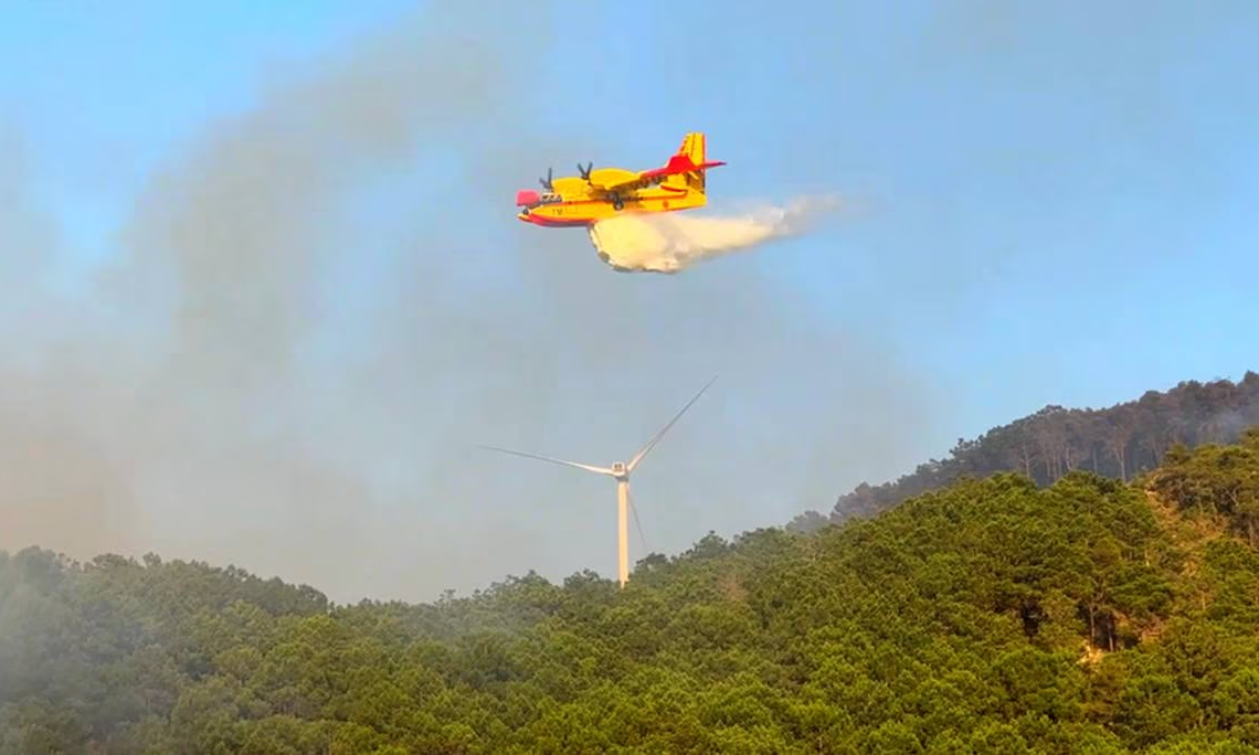 Premiers feux de forêt au Maroc, intervention des Canadair à Dar Fouel