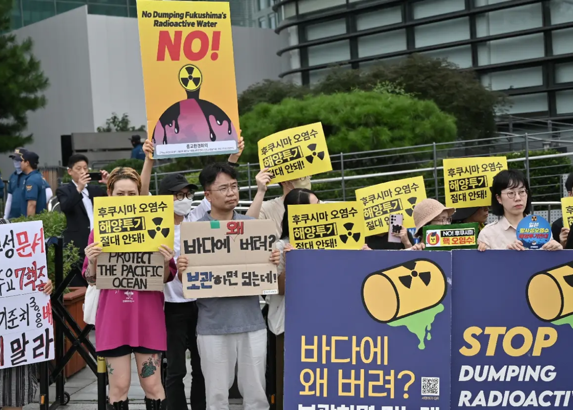 Le rejet en mer de l&rsquo;eau de Fukushima commencera jeudi, suscitant la colère de la Chine