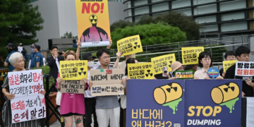Le rejet en mer de l&rsquo;eau de Fukushima commencera jeudi, suscitant la colère de la Chine