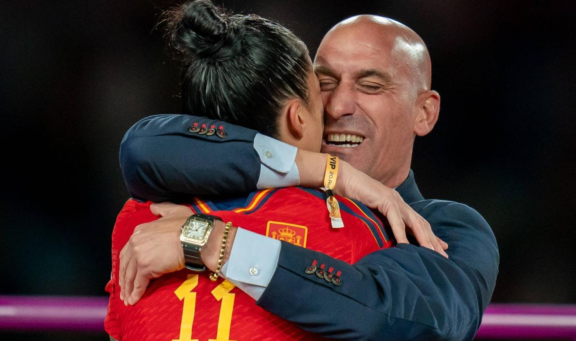Baiser forcé: la Fédération espagnole de foot dénonce des « mensonges », la Fifa suspend Rubiales