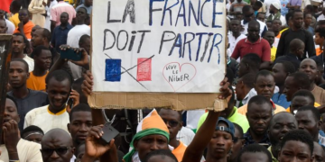 Niger : près de 30.000 partisans du coup d&rsquo;Etat militaire dans un stade de Niamey