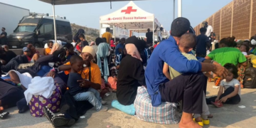 « Lampedusa ne peut plus accueillir de réfugiés »: le maire de l&rsquo;île appelle le gouvernement italien à l&rsquo;aide