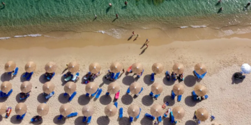 « Mouvement des serviettes »: en Grèce, des citoyens protestent contre la privatisation des plages