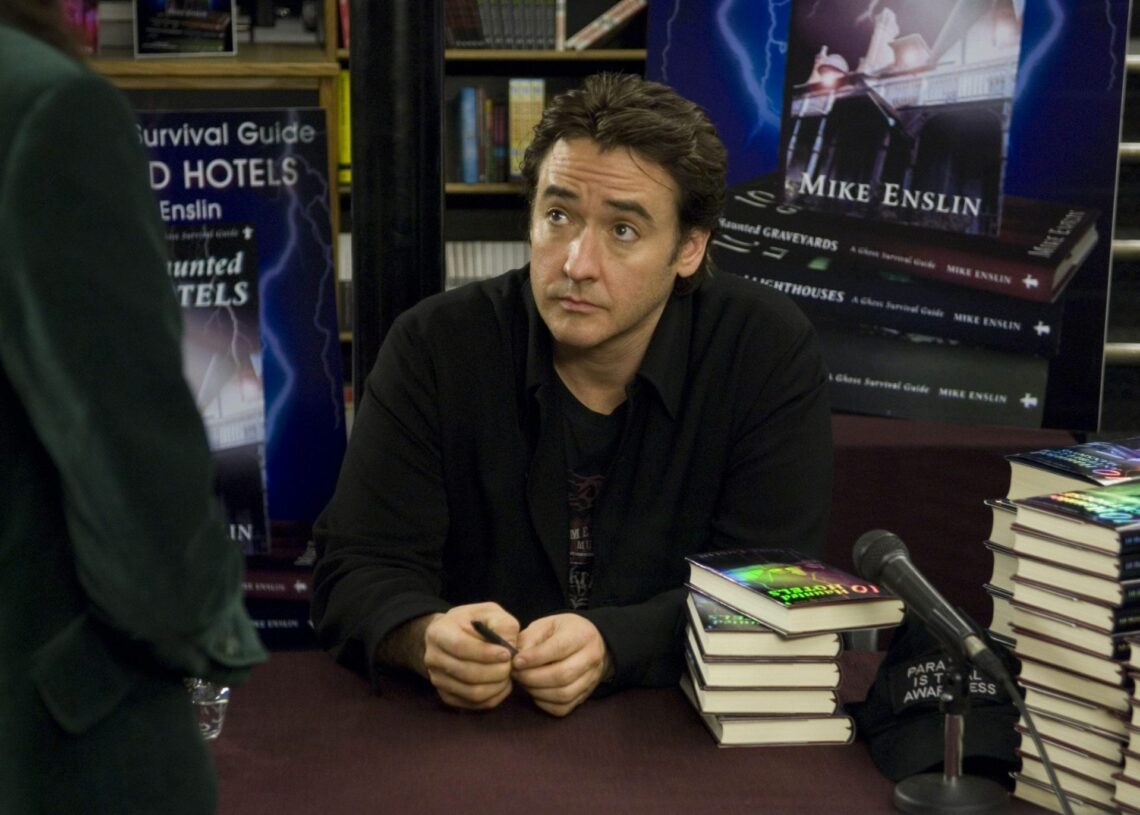 John Cusack n’aura donc de cesse de camper des personnages d’écrivains ratés ?