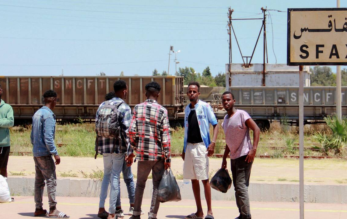 Sfax: le ministère de l’Intérieur annonce avoir délogé les migrants des espaces publics