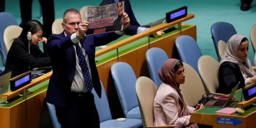 La police de l&rsquo;ONU arrête et expulse l&rsquo;ambassadeur israélien