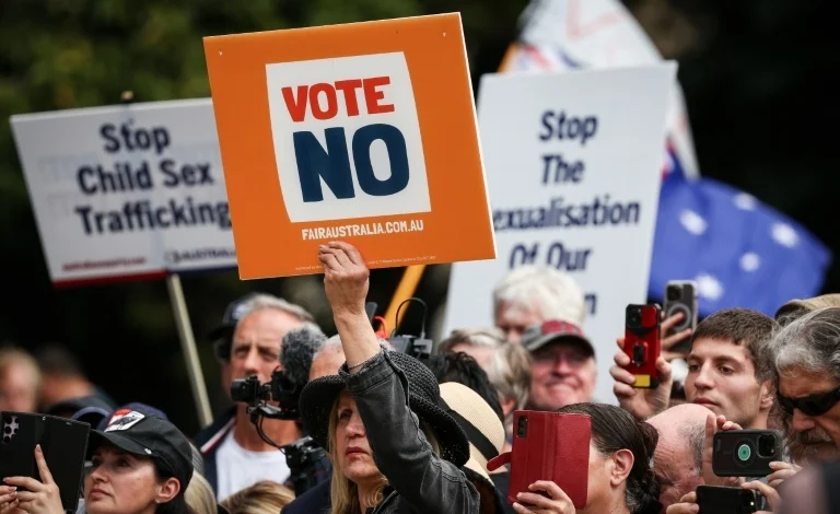 Des australiens manifestent contre la réforme sur le droit aux Aborigènes d’être consultés