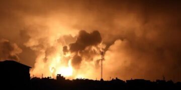 Intenses bombardements israéliens à Gaza, communications et Internet coupés