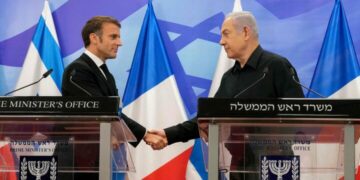 Emmanuel Macron propose à Israël que la coalition contre l’Etat islamique « puisse lutter aussi contre le Hamas »