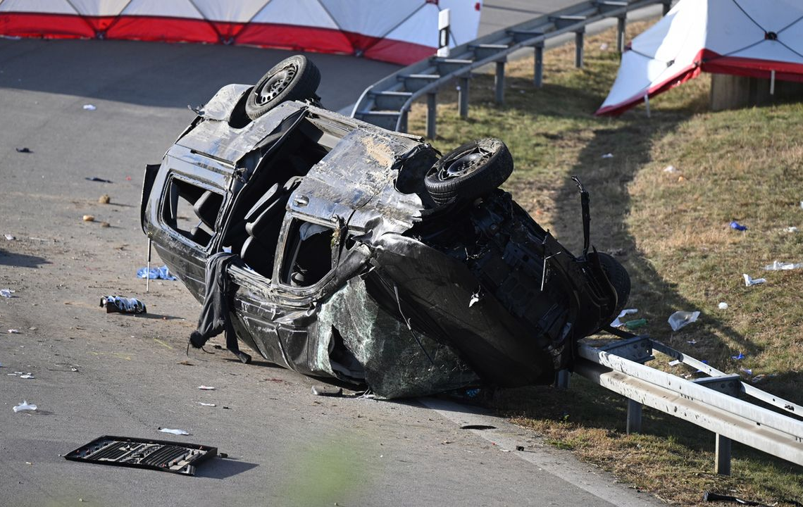 Allemagne: Sept morts dans l’accident d’un minibus soupçonné de transporter des migrants
