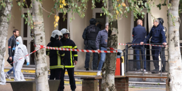 France: Un enseignant tué et deux personnes gravement blessées par un homme armé d&rsquo;un couteau dans un lycée