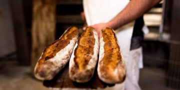 Santé: changement de recette pour la baguette en France, elle contient désormais moins de sel