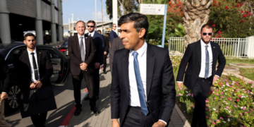 Le Premier ministre britannique arrive en Israël et dénonce l&rsquo; « attaque innommable » du Hamas