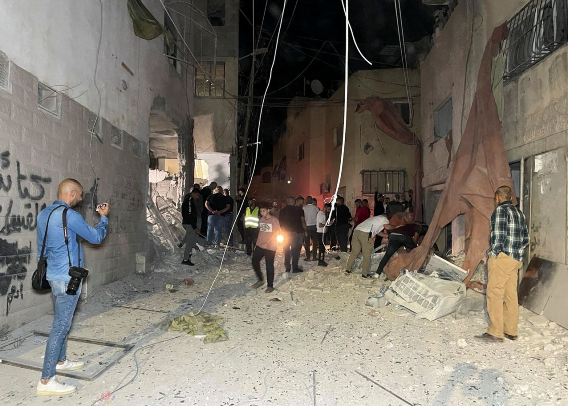 Cisjordanie: Israël frappe une mosquée à Jénine, au moins un mort et trois blessés d&rsquo;après le Croissant rouge palestinien