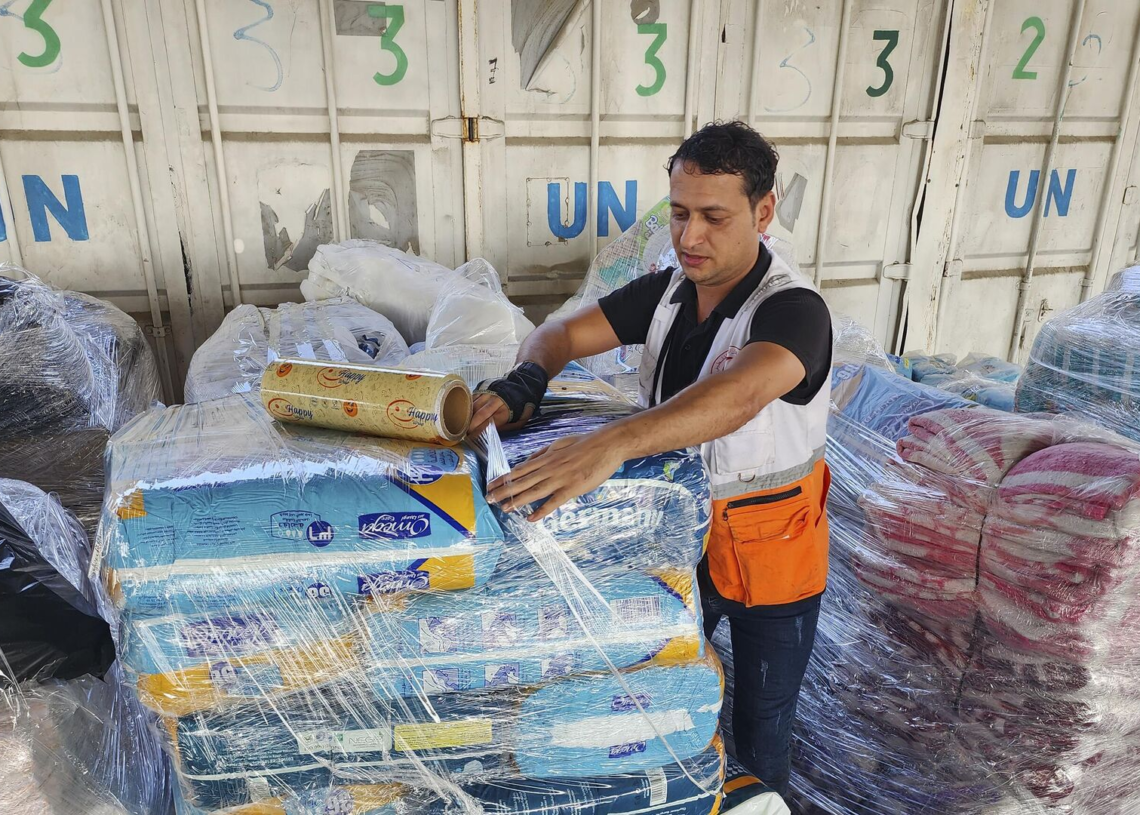 Pillage de centres de ravitaillement: l’ONU met en garde contre l’écroulement de « l’ordre civil » à Gaza