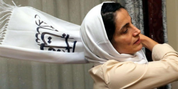 Iran : l’avocate et défenseure des droits humains Nasrin Sotoudeh arrêtée lors des funérailles d’une adolescente